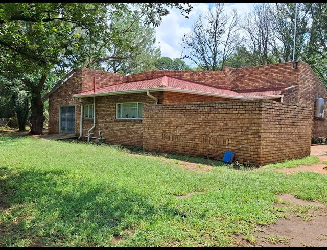 4 BEDROOM HOUSE FOR SALE IN UNITAS PARK